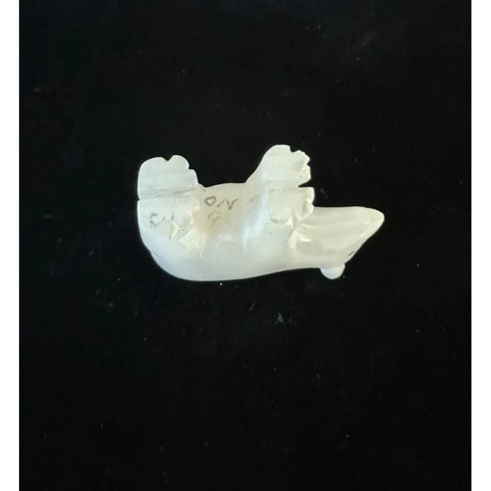 Vintage Native Zuni Tribal Carved Stone White Bear Signed Fetish Sculpture 1.75" - Picture 8 of 8